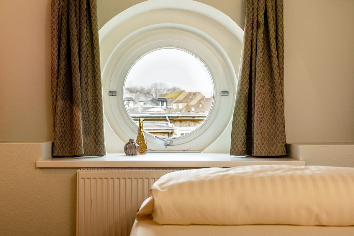 standard single room | 1 bedroom, hypo-allergenic bedding, desk, blackout curtains