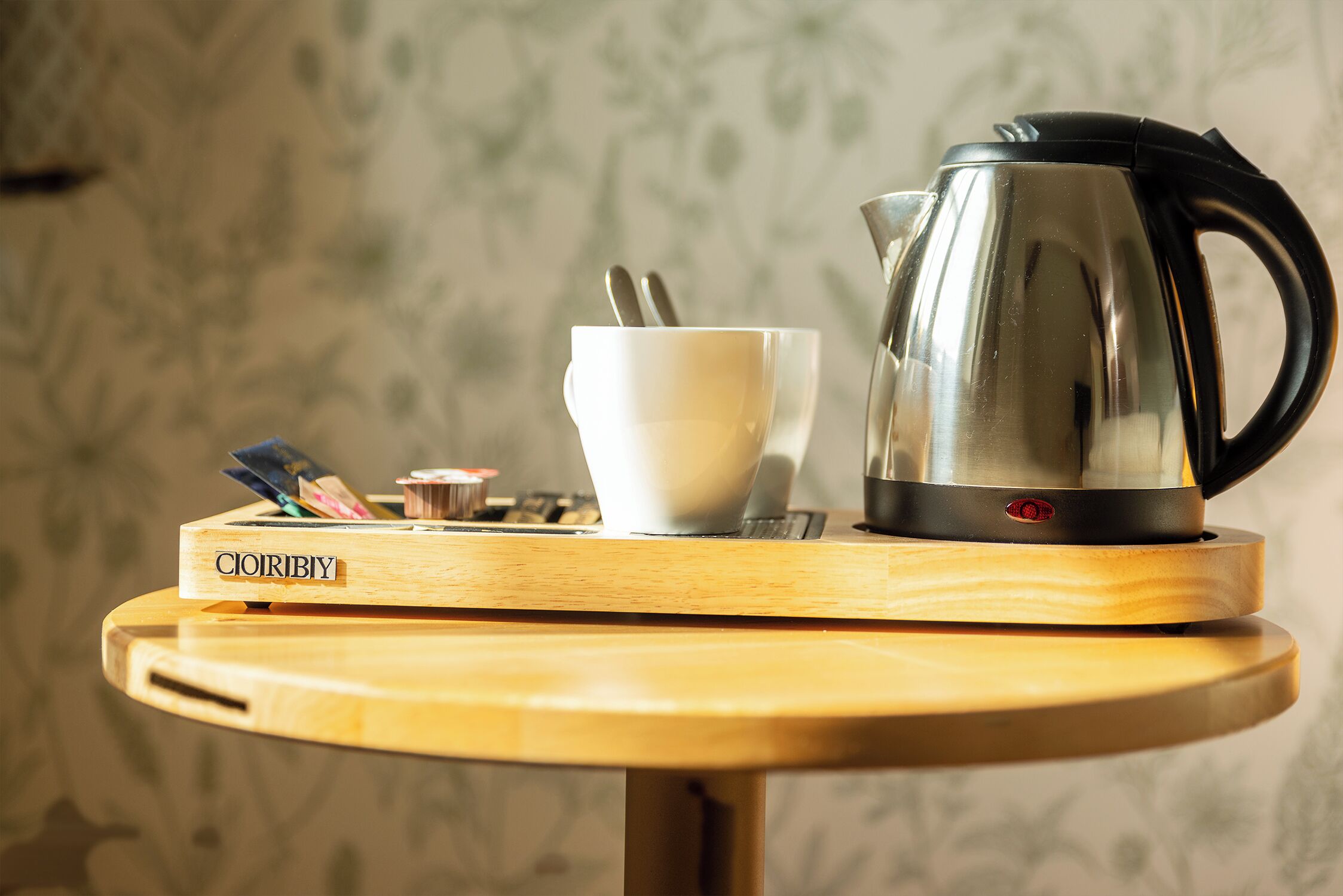 81-cm flat-screen tv with cable channels, tv