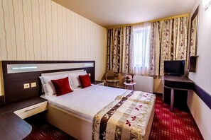 Deluxe-Doppelzimmer | Minibar, kostenloses WLAN, Bettwäsche