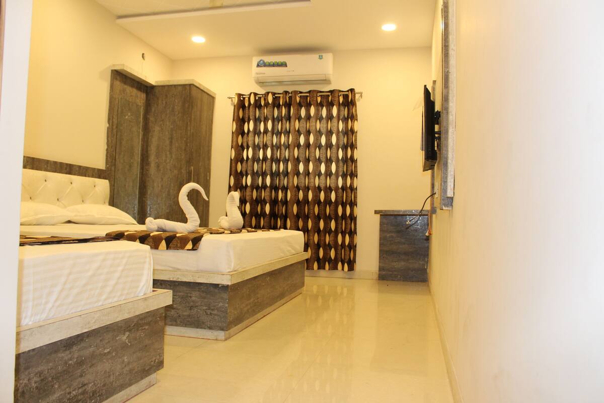 Kamar Deluks | Seprai katun Mesir, seprai premium, brankas, dan didekorasi berbeda-beda
