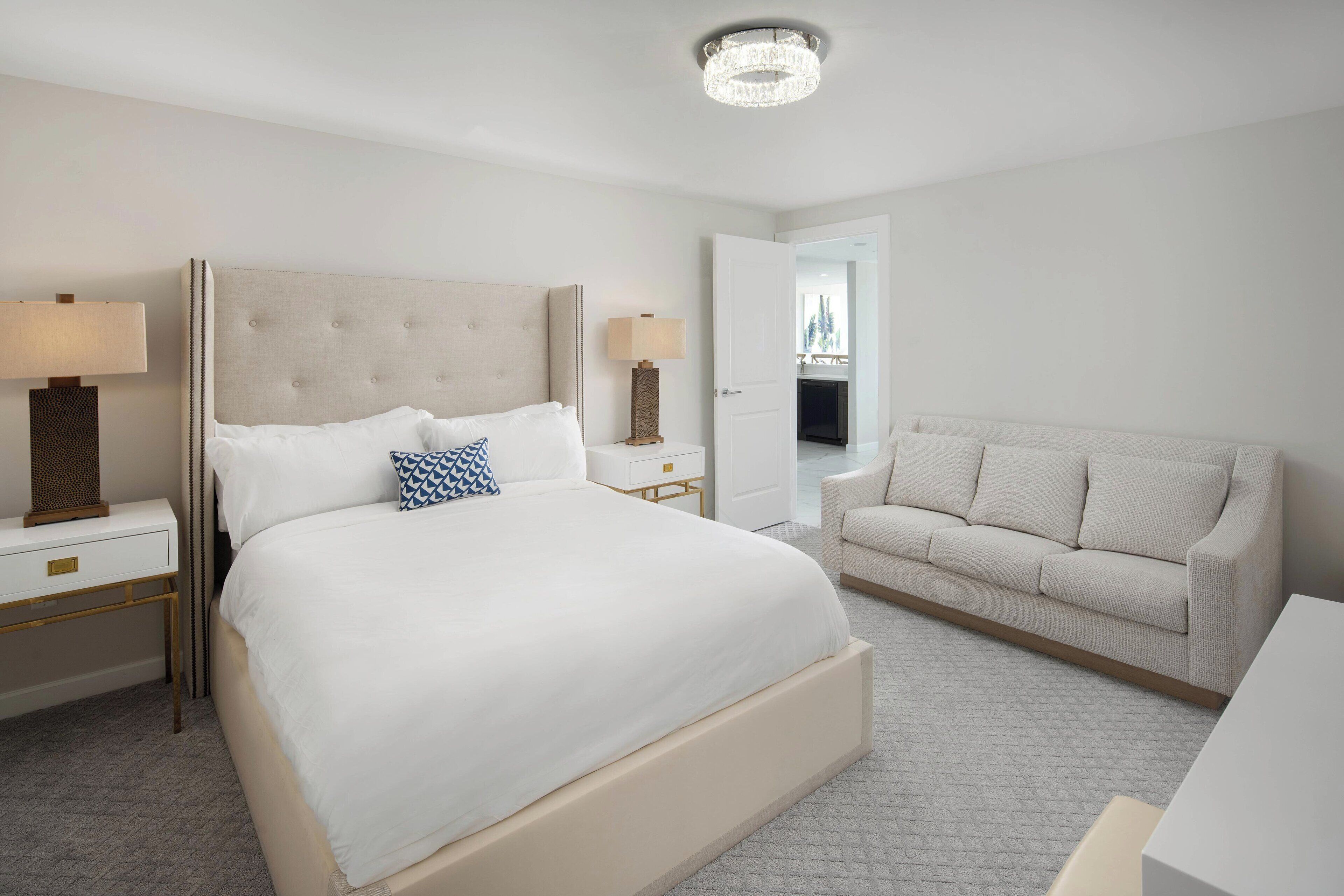 presidential suite, 2 bedrooms, bay view | minibar, individually decorated, individually furnished, desk