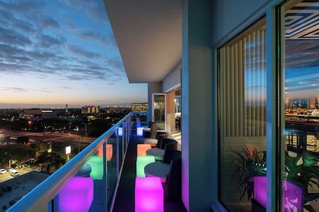 2 bars/lounges. The Karol Hotel, St. Petersburg Clearwater, a Tribute Portfolio Hotel