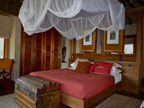 1 bedroom, premium bedding, in-room safe, individually decorated - Zangarna Game Lodge (Vaalwater)