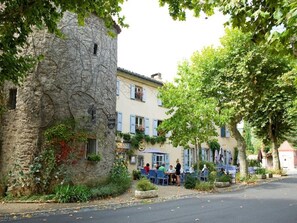 Front of property - Hotel La Bougnate (Blesle)