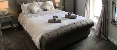 Apartment | 2 Schlafzimmer, Bügeleisen/Bügelbrett, kostenloses WLAN, Bettwäsche