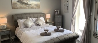 Harbour View Luxury Comfortable Holiday Apartment