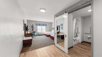 Room, 2 Queen Beds, Accessible, Bathtub