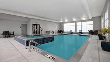 Indoor pool, sun loungers