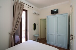 客房内保险箱、办公桌、隔音、熨斗/熨板