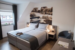 Economy-Doppelzimmer | Schreibtisch, Verdunkelungsvorhänge, schallisolierte Zimmer