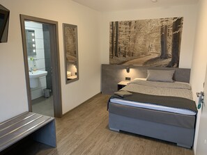 Quarto solteiro superior | Escrivaninha, cortinas blackout, quartos à prova de som