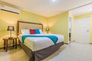 Comfort Studio Suite | In-room safe, blackout drapes, iron/ironing board, free WiFi - Rooi Santo Apartments (Noord)