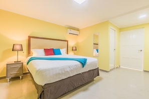 Comfort Studio Suite | In-room safe, blackout drapes, iron/ironing board, free WiFi - Rooi Santo Apartments (Noord)