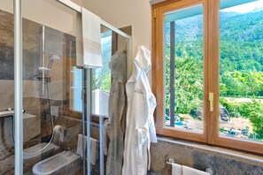 Shower, rainfall showerhead, bathrobes, slippers - Albergo Ristorante Aurora (Borgo Chiese)