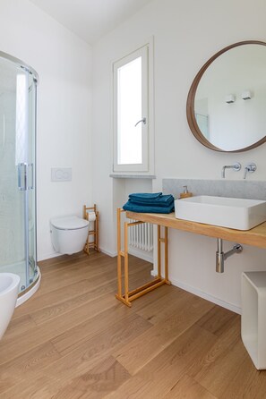 Villa, 4 Bedrooms (Villa Elena) | Bathroom | Shower, free toiletries, hair dryer, bidet - Villa Elena (Forte dei Marmi)