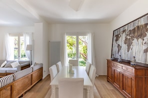 Villa, 4 Schlafzimmer (Villa Elena) | Essbereich im Zimmer