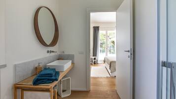 ๋น๋ผ, ์นจ์ค 4๊ฐ (Villa Elena) | ์์ค | ์ค์ ์์ค, ๋ฌด๋ฃ ์ธ๋ฉด์ฉํ, ํค์ด๋๋ผ์ด์ด, ๋น๋ฐ