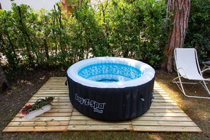 Outdoor spa tub - Villa Franca (Pietrasanta)
