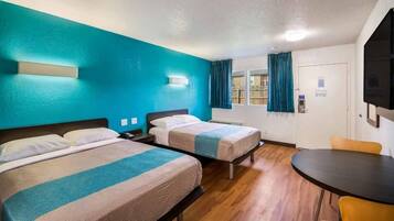 Hochwertige Bettwaren, Verdunkelungsvorhänge, kostenloses WLAN