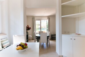 Villa, 4 Schlafzimmer, eigener Pool (Villa Il Rifugio) | Essbereich im Zimmer