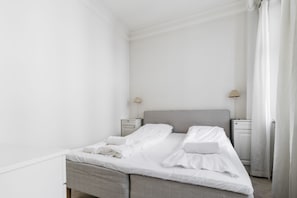 3 bedrooms, hypo-allergenic bedding, desk, iron/ironing board - 140m2 Apartment with Parliament View (Copenhagen)