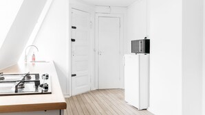 Standard Apartment | Private kitchen | Fridge, oven, stovetop, dishwasher - 2-bedroom apartment by Kongens Nytorv (Copenhagen)