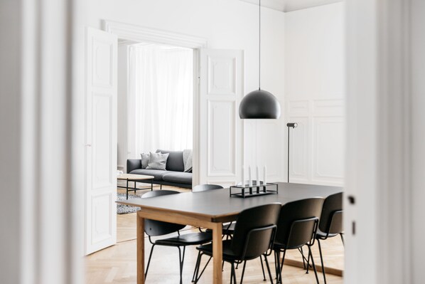 Deluxe Apartment | In-room dining - Apartment near Tivoli (Copenhagen)