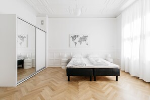 Deluxe Apartment | 3 bedrooms, hypo-allergenic bedding, desk, soundproofing - Apartment near Tivoli (Copenhagen)