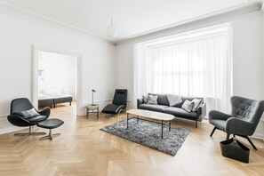 Apartamento luxo | Sala de estar | TV de tela plana