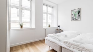 Apartemen Deluks | 3 kamar tidur, seprai antialergi, meja kerja, dan setrika/meja setrika