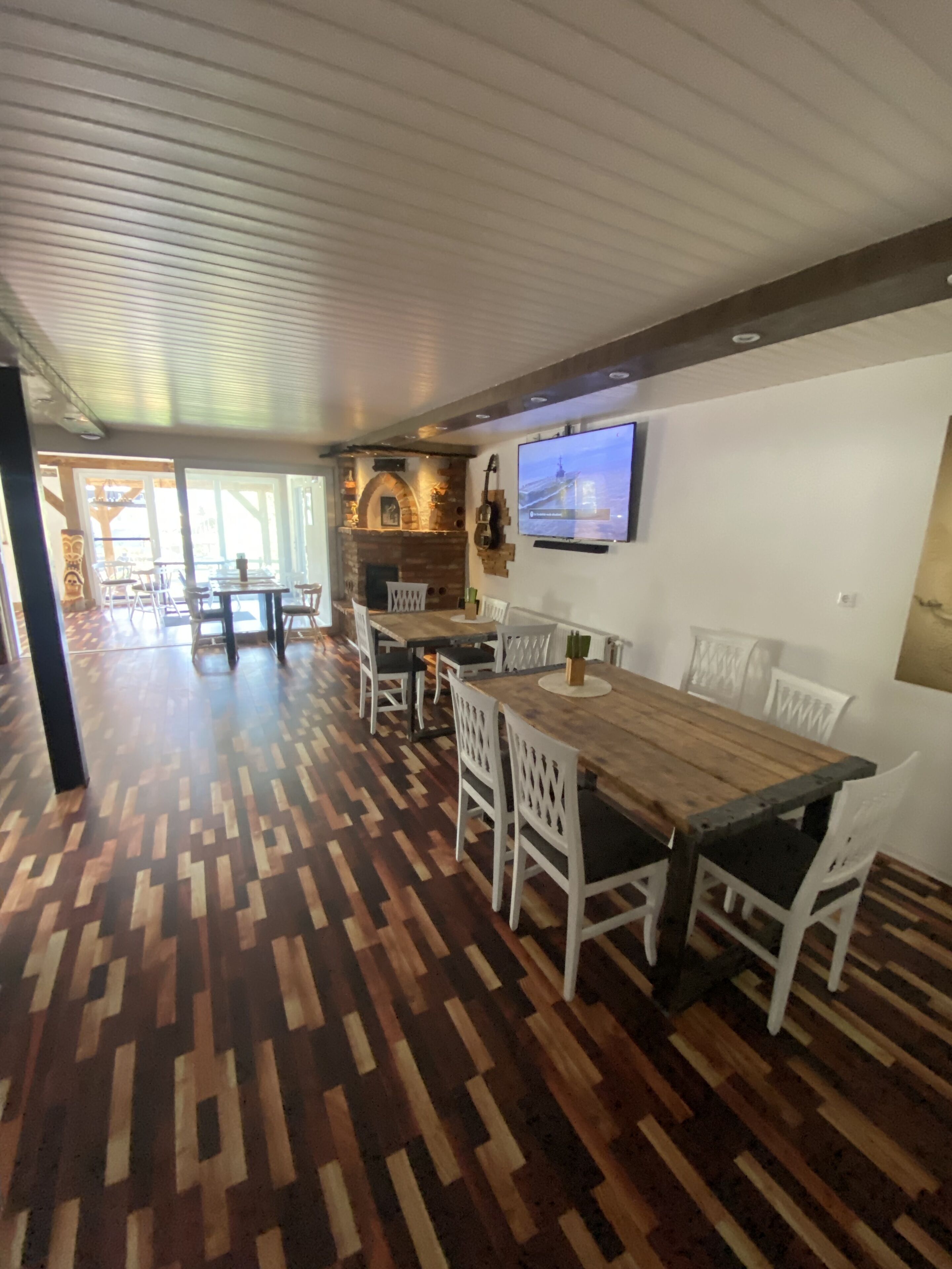 朝食 (セルフサービス)、毎日提供 (無料)