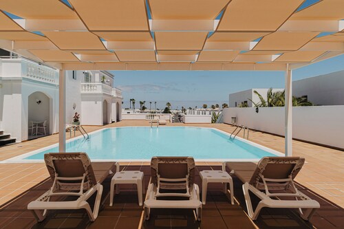 CORONA MAR APARTMENTS - SELECT ADULTS (+16)
