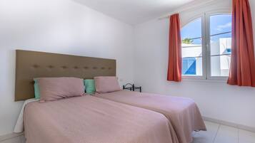 Apartament estàndard, 1 dormitori | 1 dormitori, caixa forta a l'habitació i cortines opaques