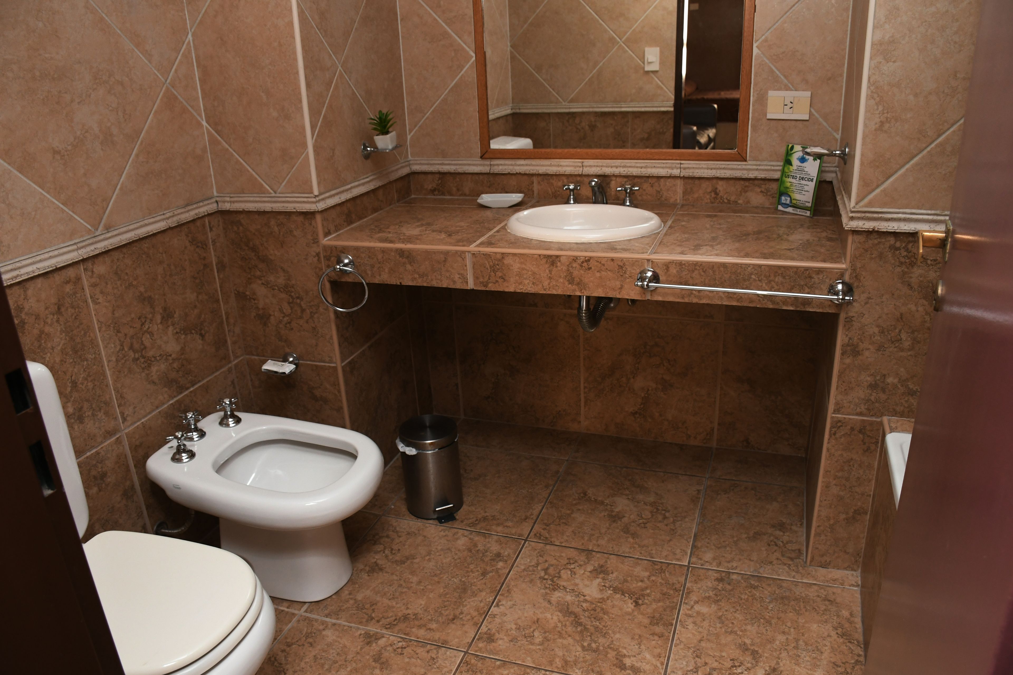 combined shower/bathtub, deep-soaking bathtub, rainfall showerhead