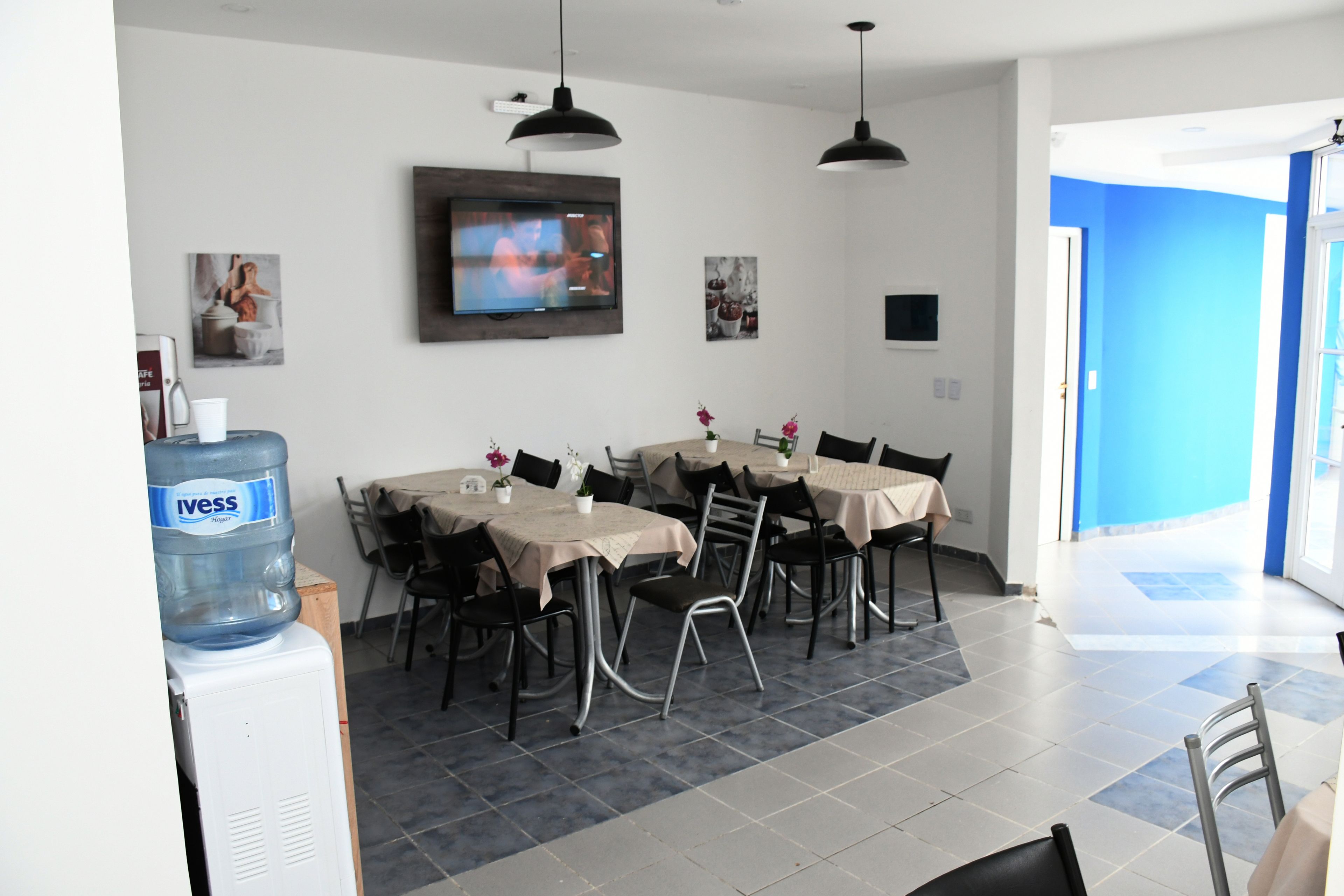 free daily full breakfast