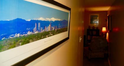 Denver Blue Bear Romantic Spa Getaway: Private 1 BR Apartment with NEW Spa Room