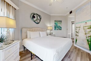 1 slaapkamer, een strijkplank/strijkijzer, internet, beddengoed