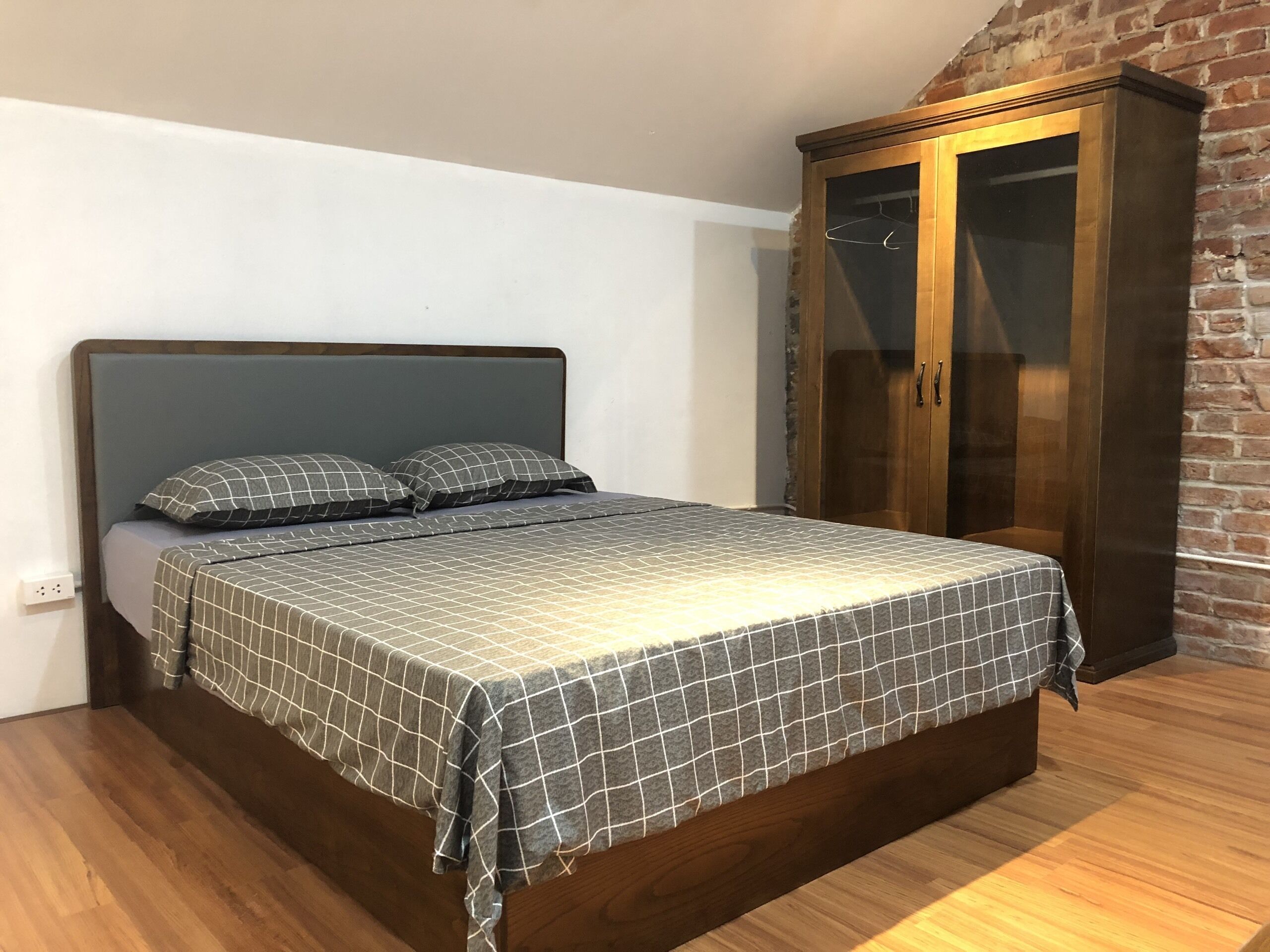 2 bedrooms, iron/ironing board, WiFi