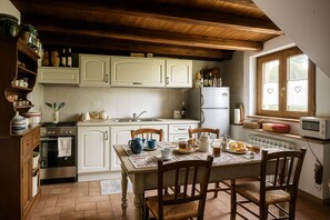 Fridge, microwave, oven, stovetop