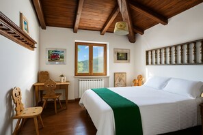 5 bedrooms, internet, bed sheets