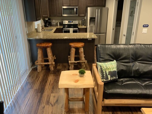 Extremely Clean & Very Nice! (West Park B)