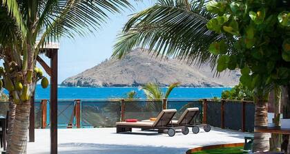 A delightful waterfront villa that sleeps up to 4 guest