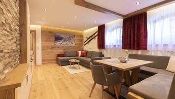 Smart TV, table tennis