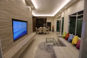 TV - Luxury villa Villa AD 3BR / 6-8 people (Muang Pattaya)