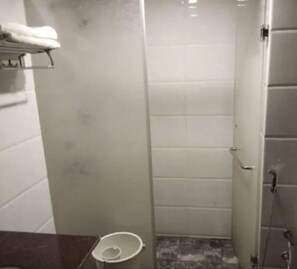 Bu��ồng tắm vòi sen, vòi sen thủy lực, khăn tắm, xà phòng 