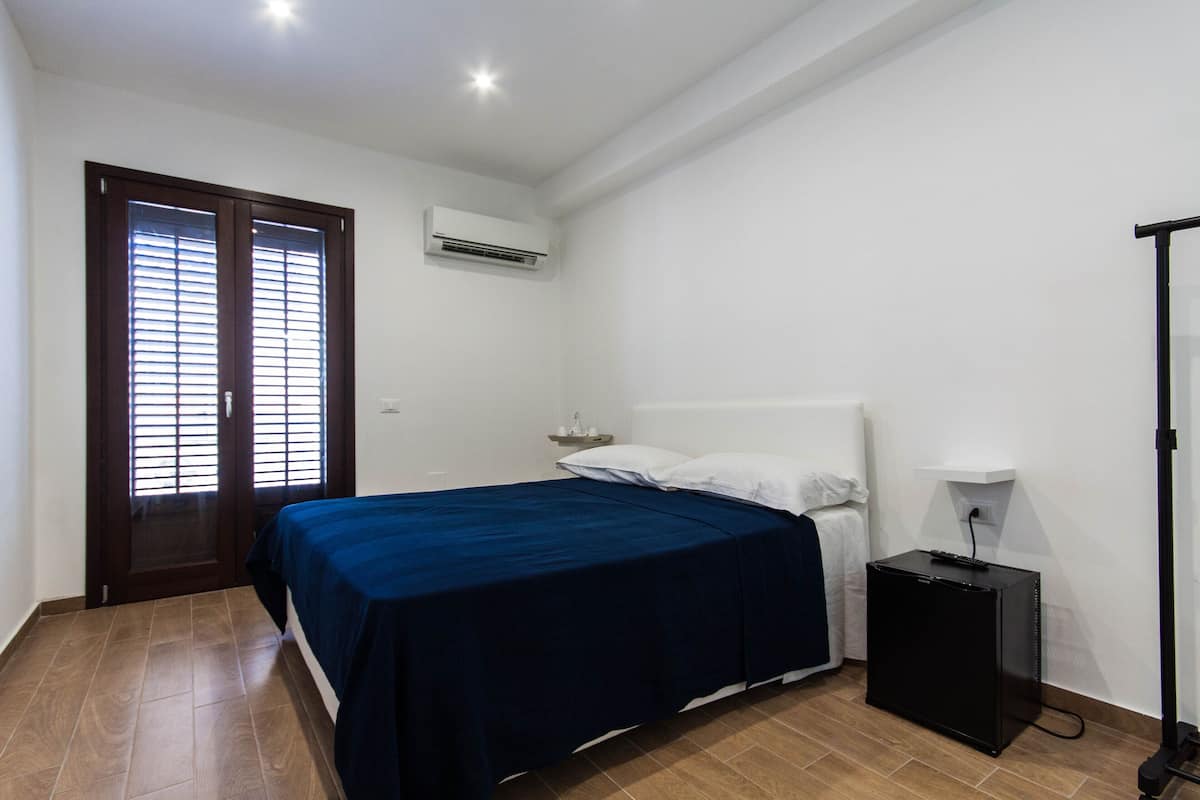 Habitación doble Confort, baño privado | 1 habitación, sábanas de algodón egipcio y ropa de cama de alta calidad
