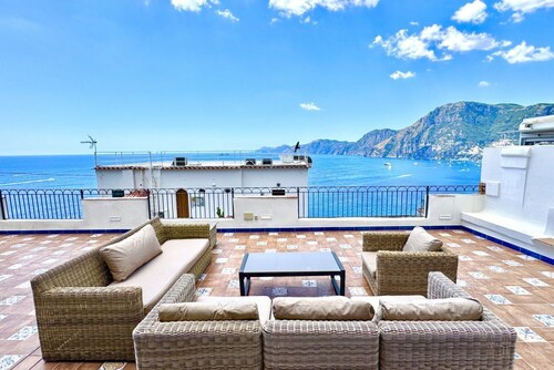 Casa Ella Praiano family home with private parking, excellent WiFi connection
