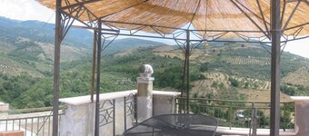 Close to Rome and beach. Great panoramic view in old town. Large roof terrace