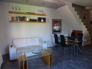 Dining - Close to Rome and beach. Great panoramic view in old town. Large roof terrace (Cori (LT))