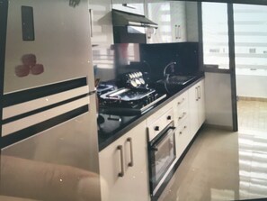 Microwave, coffee/tea maker, cookware/dishes/utensils - Apartment Residence Mansbay Beach (Mansouria)